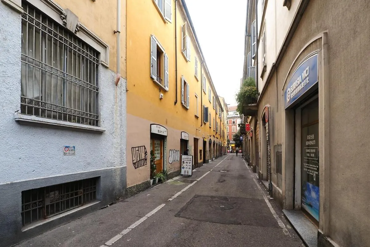 Charming Studio In The Heart Of China Town Milan Italy