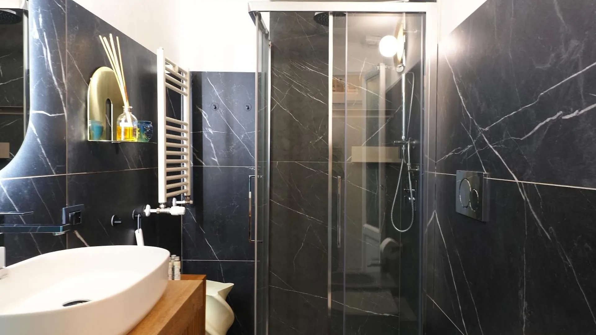 Charming Studio In The Heart Of China Town Milan Italy