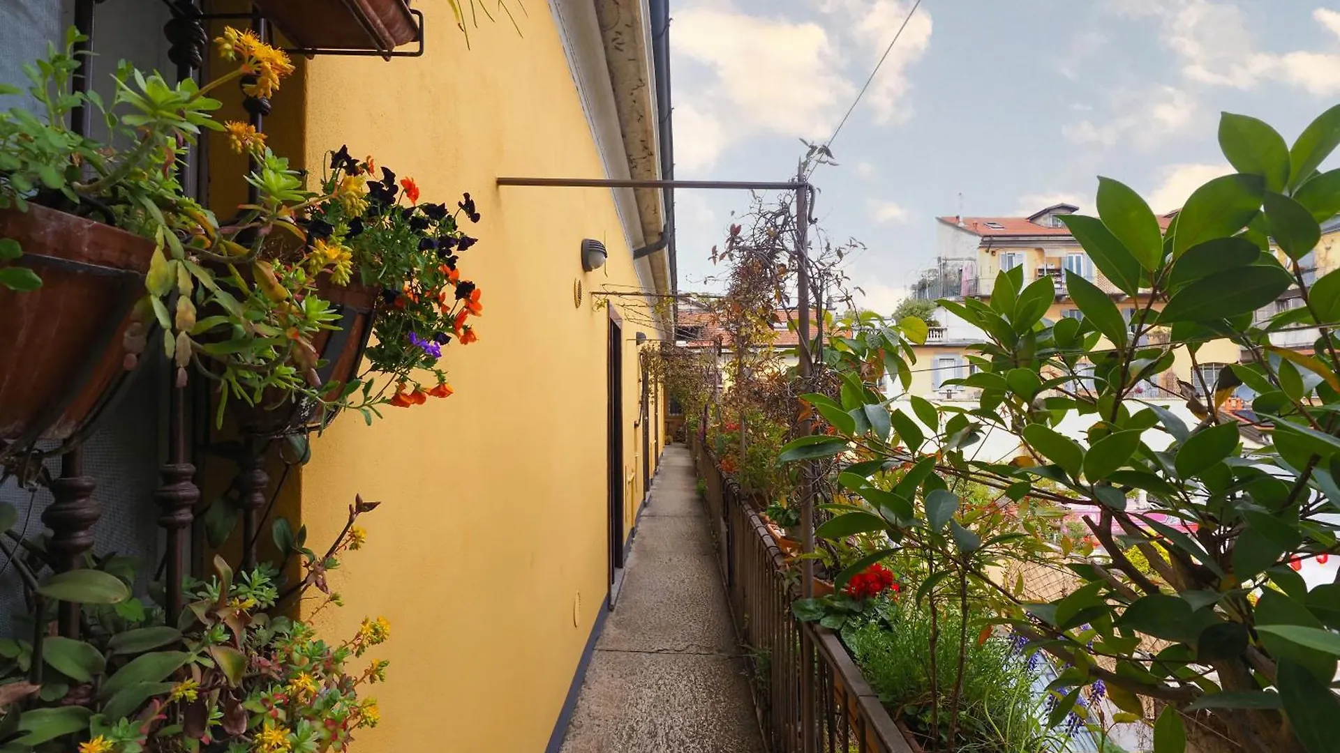 Apartment Charming Studio In The Heart Of China Town Milan Italy